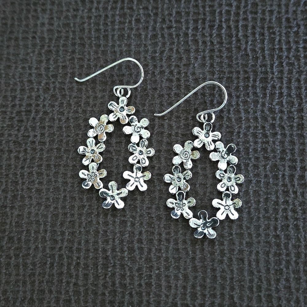 Noa Zuman Silver🤍 Floral🌸 Wreath Dangle Earrings - Picture 10 of 16
